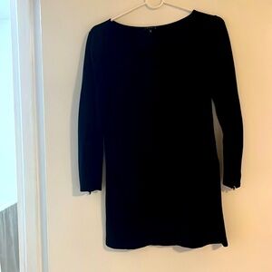 Brand new stunning theory sweatshirt, size M. Looks great with leggings.$20